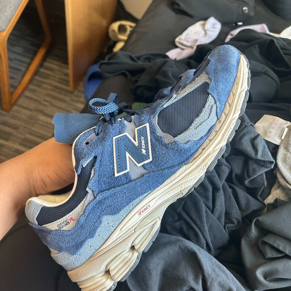 New balance 2002r navy blue